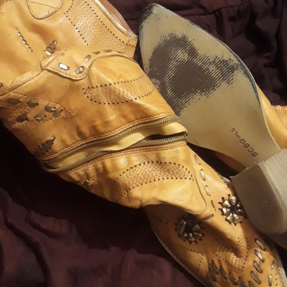 Boots..... BCBG - Picture 4 of 5